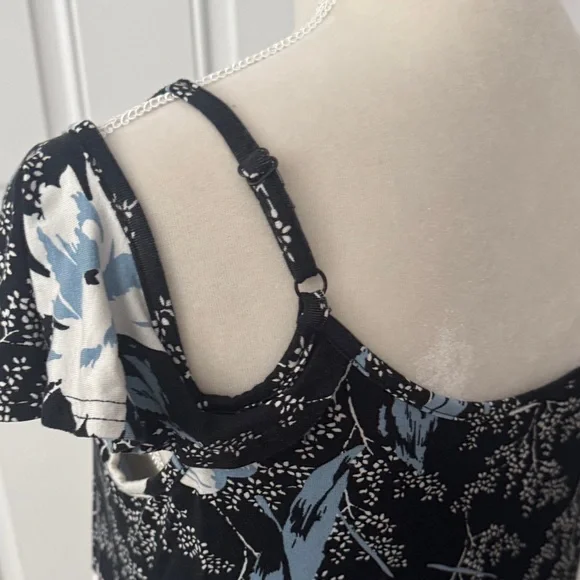 Floral Cold Shoulder Dress in Black/Blue/White Size Large - Picture 6 of 9